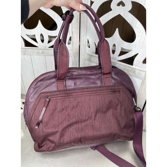 Lululemon Yin Time Purple Large XL Gym Travel Overnight Bag Multi Pocket - Picture 2 of 10